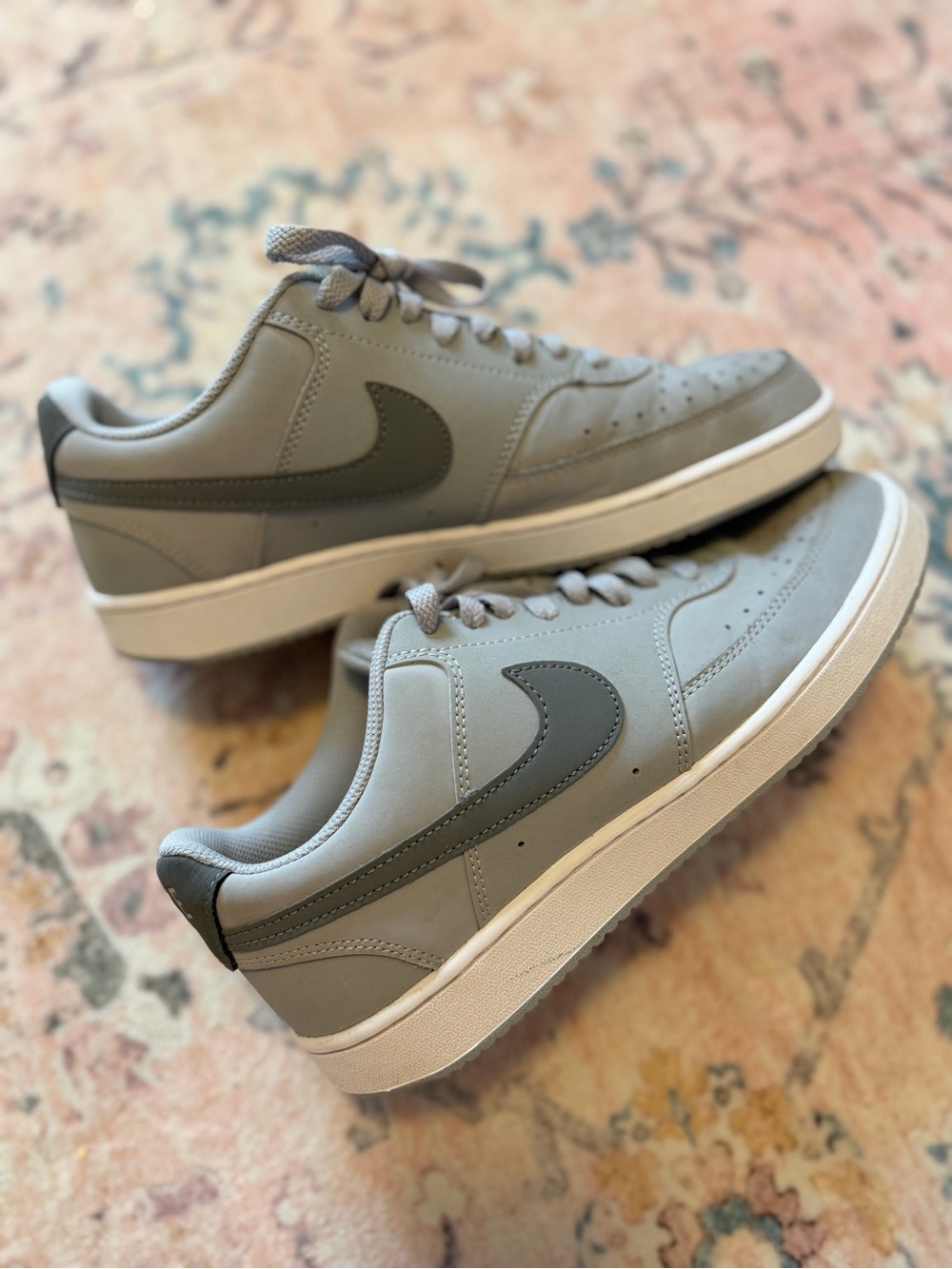 Nike Men’s size 8 vision low grey sneakers